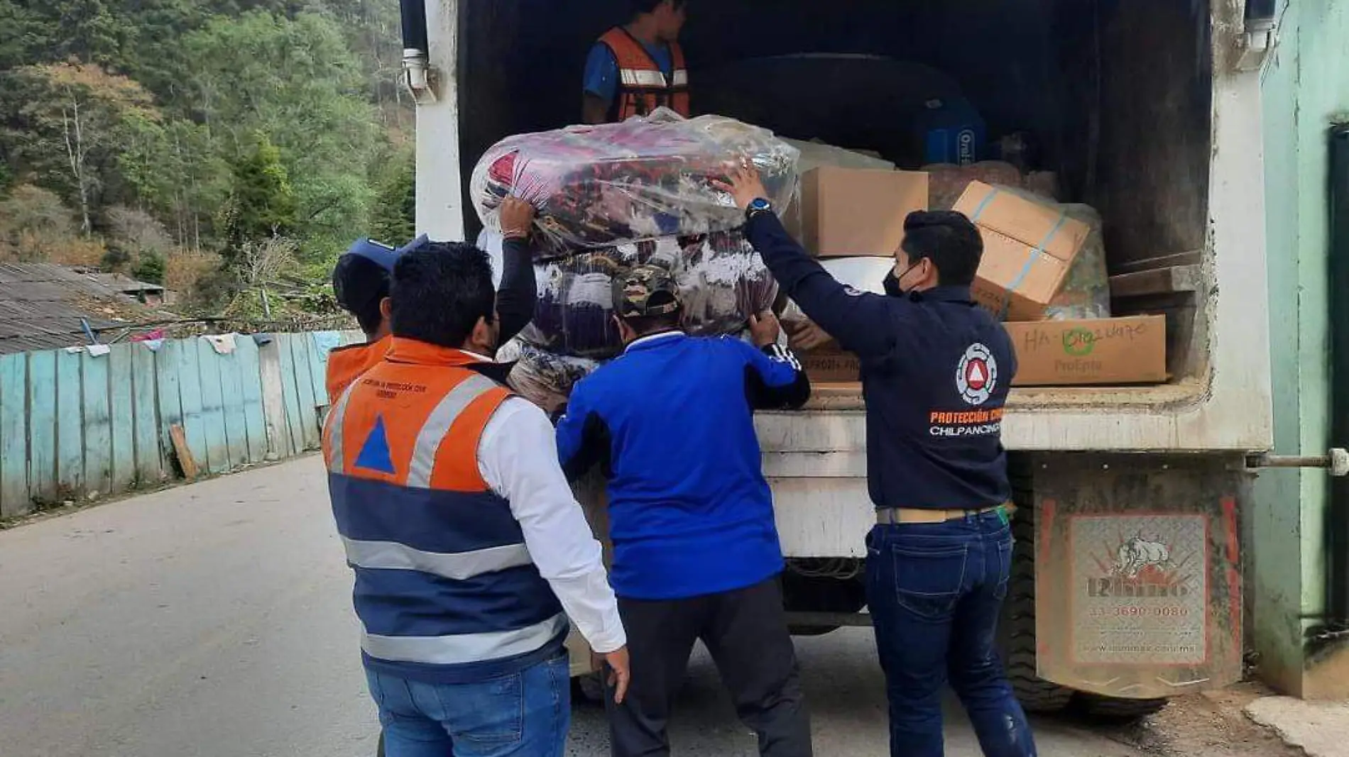 CAMION DE BASURA-DONACIONES-CHILPANCINGO-cortesia comunicacion social del municipio de chilpancingo (2)